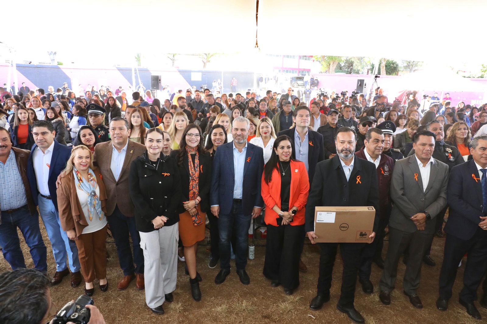 Bedolla, comprometido con las mujeres; entrega patrullas y equipamiento para combatir violencia de género (VIDEO)