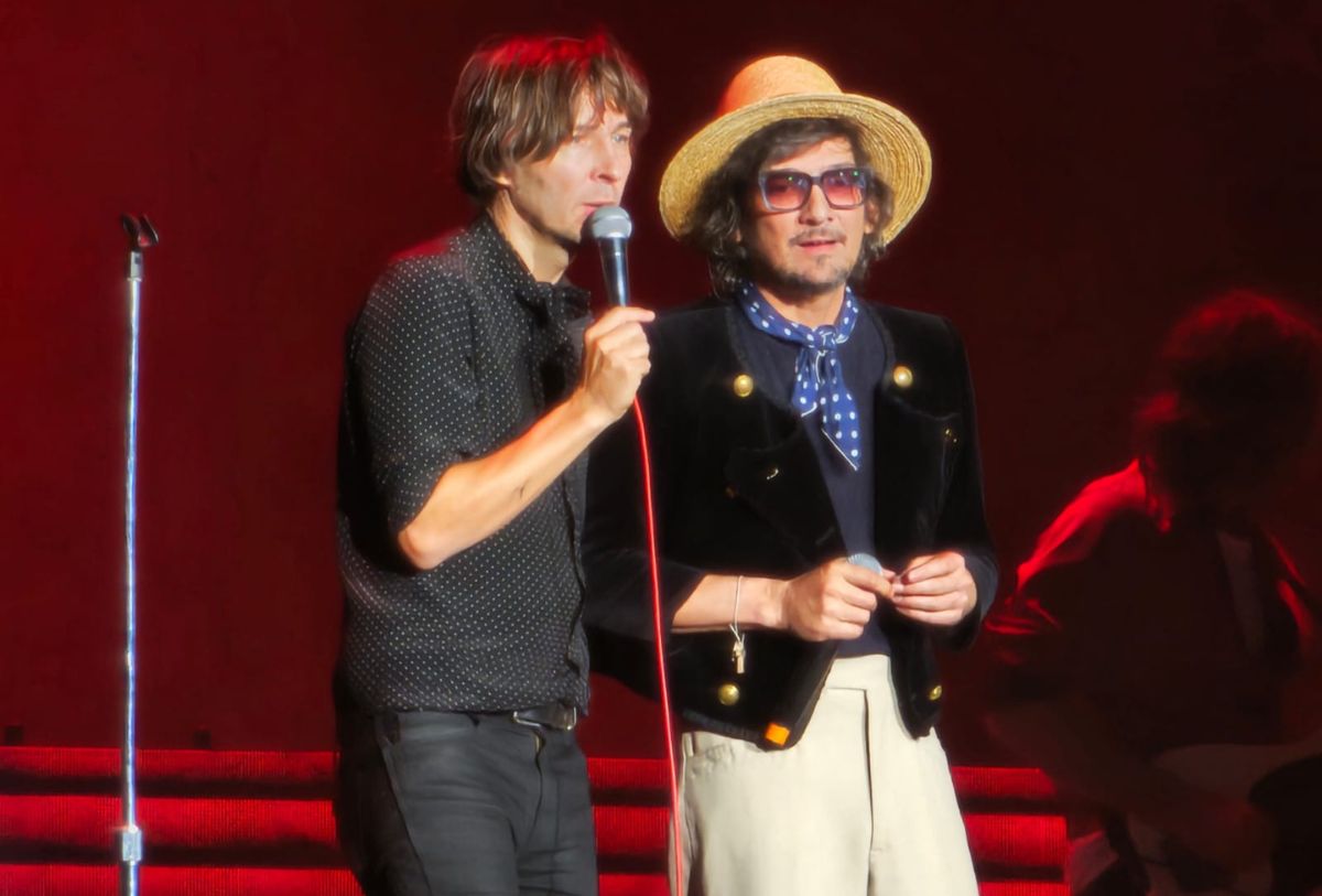 ¿León Larregui hizo playback en el Corona Capital con Phoenix? Aquí los detalles…