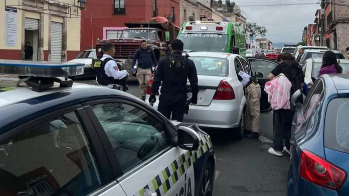 Mujer da a luz a bordo de su vehículo en Morelia