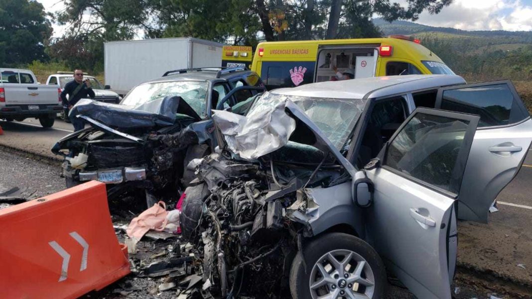 Brutal choque deja una mujer muerta y 4 lesionados en la Siglo XXI
